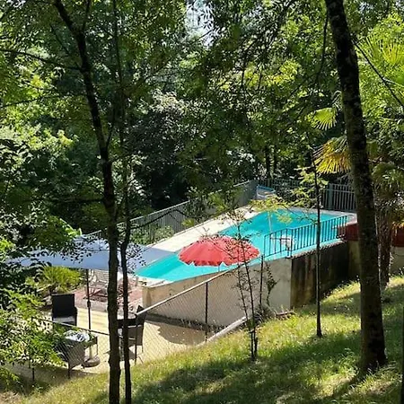 6 Personnes Dans Un Ecrin De Verdure Avec Vue 펜션 Agnac