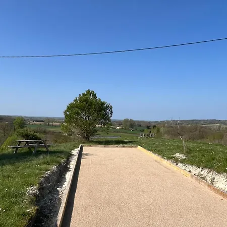 6 Personnes Dans Un Ecrin De Verdure Avec Vue *