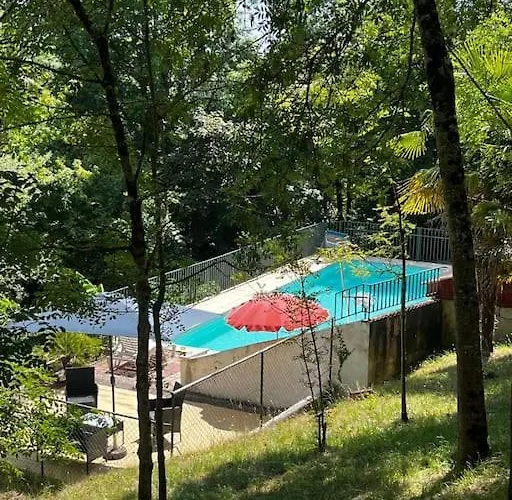 6 Personnes Dans Un Ecrin De Verdure Avec Vue 펜션 Agnac