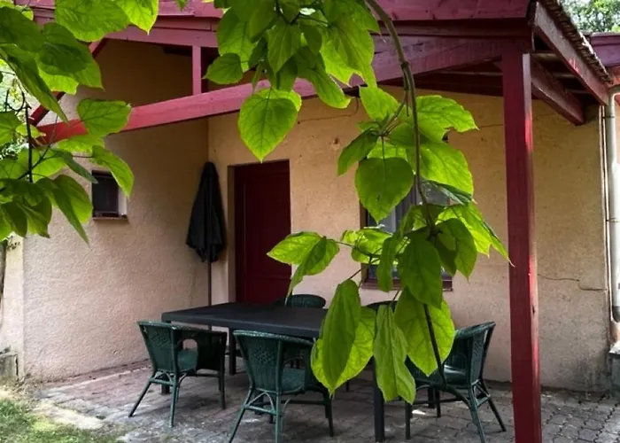 6 Personnes Dans Un Ecrin De Verdure Avec Vue Agnac