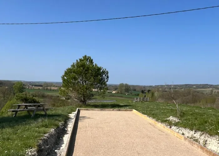 6 Personnes Dans Un Ecrin De Verdure Avec Vue *